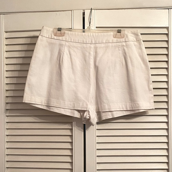 Tribella white shorts size 10 - Picture 1 of 5